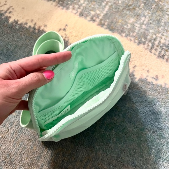 LuLuLemon Mint Everywhere Belt Bag 1L - Picture 4 of 6